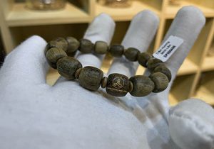 Cách Bảo Quản Vòng Trầm Hương Luôn Thơm Ngát Và May Mắn