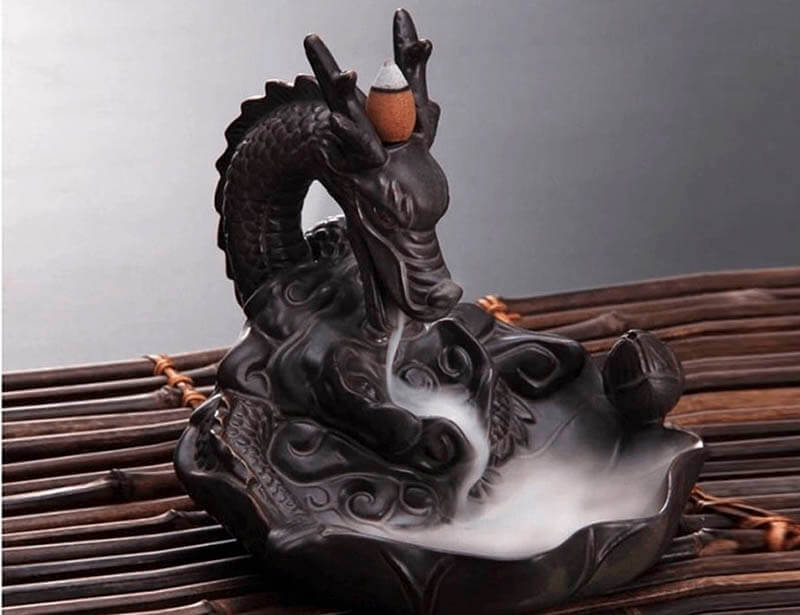 thác khói trầm hương phong thủy