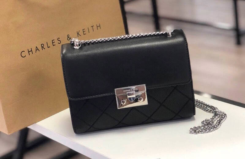 tặng túi xách cho sếp