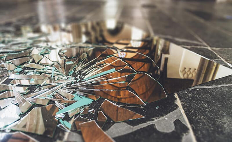 Liên tục làm đổ vỡ đồ đạc trong nhà