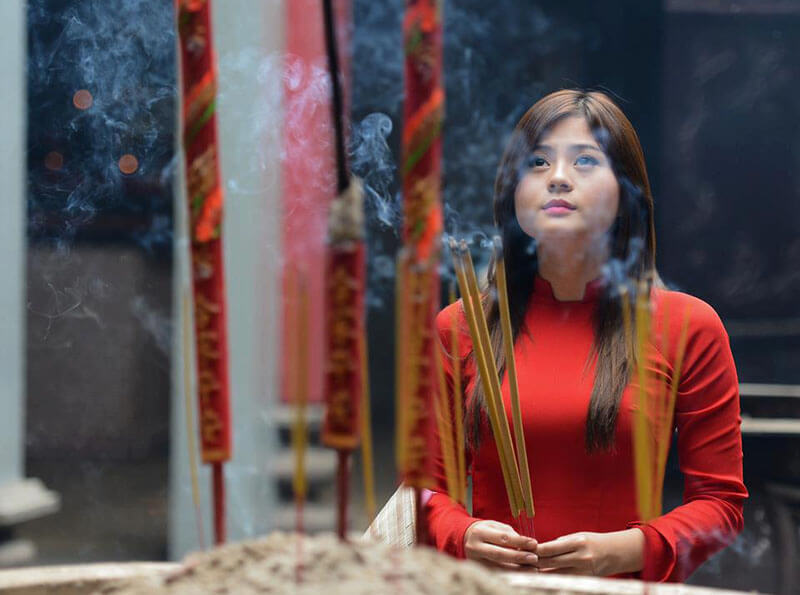 thắp hương giúp xua tan tà khí